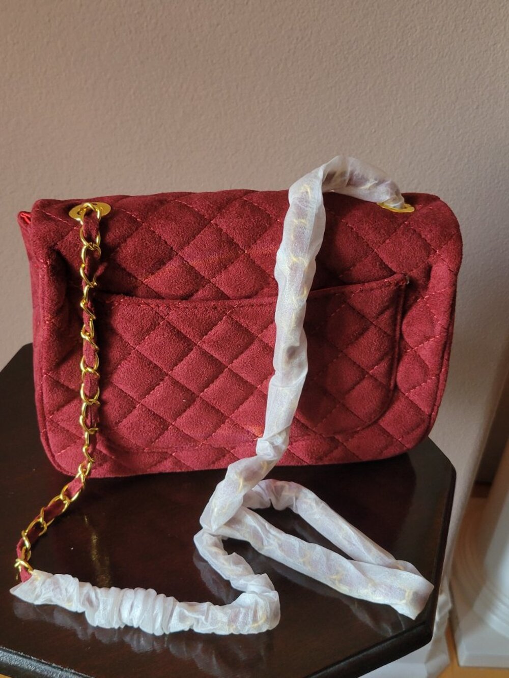 **Cute wine suede crossbody w/gold hardware fashion bag. No brand. New.